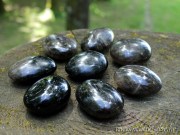 dimni kvarc oblutak 6cm